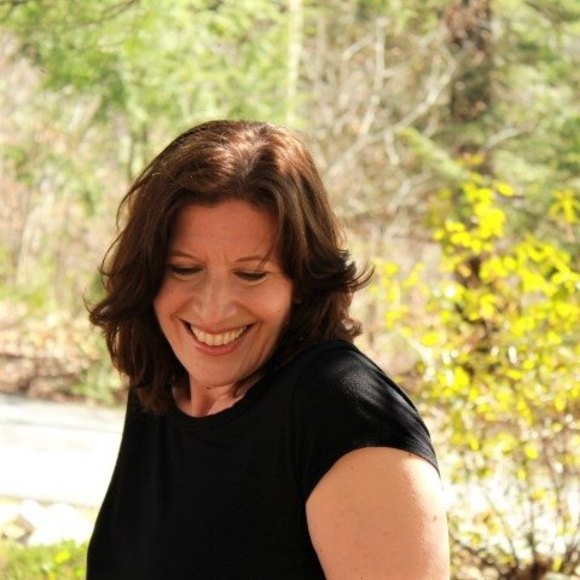 Meet your Posher, Jennifer - Picture 1 of 1